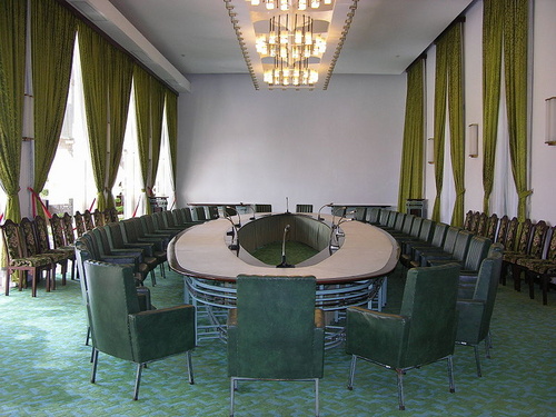 800px-hcmc_reunification_palace_-_cabinet_meeting_room_500