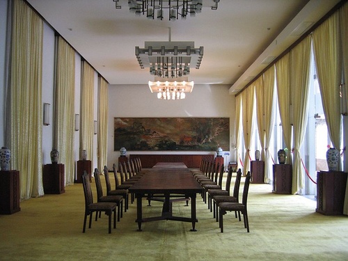 i_yn_800px-hcmc_reunification_palace-banquet_room_500